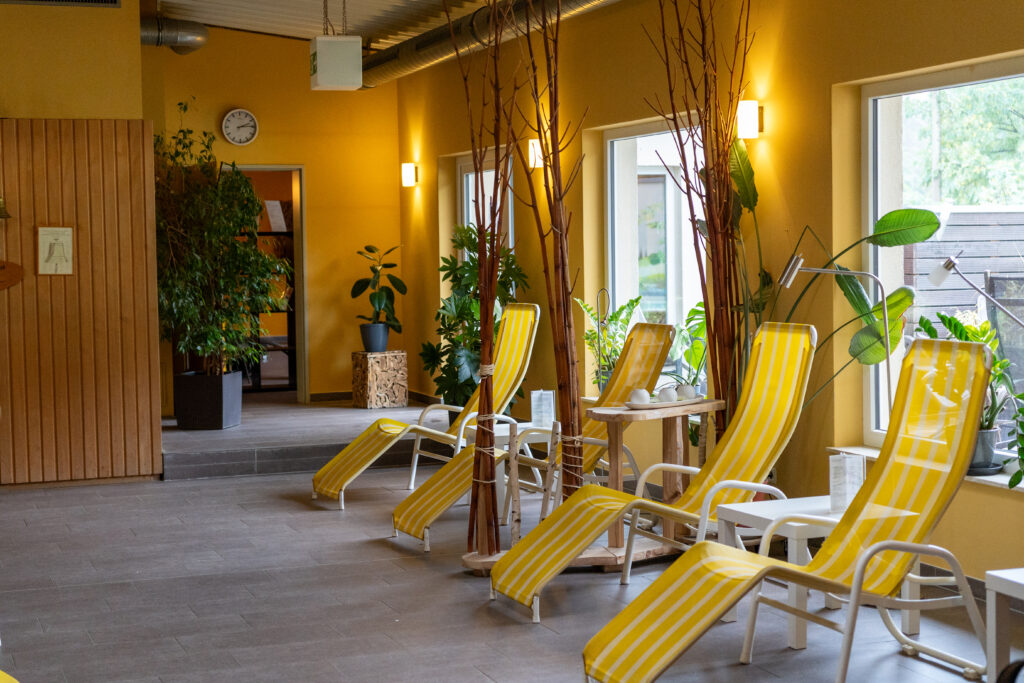 Liegen im Wellnessbereich