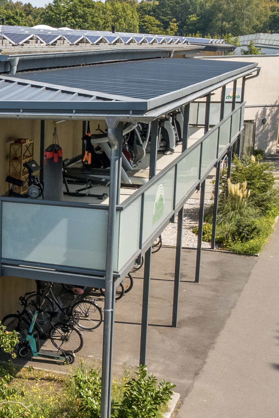 Trainingsbalkon von außen